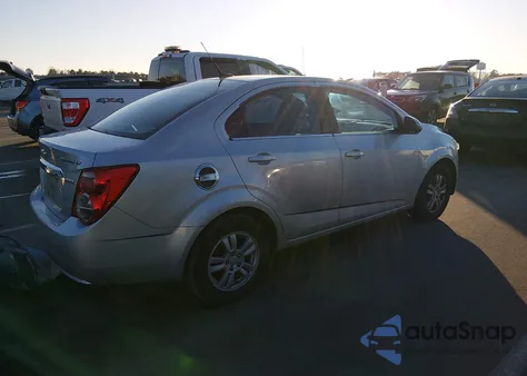 2014 Chevrolet Sonic Lt Auto z USA, uszkodzony, nr VIN 1G1JC5SBXE4235151